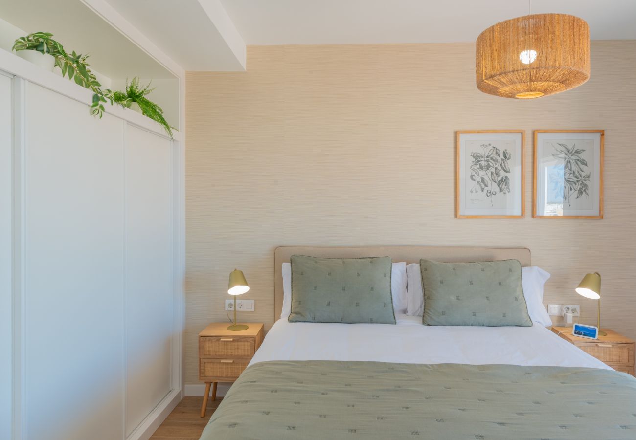 Villa in Playa Blanca - Serena Luca Spacious master suite with full bathroom, balcony and terrace.