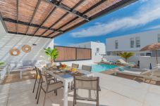 Villa in Playa Blanca - Serena Luca Front terrace with pool