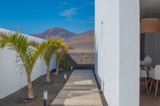 Villa in Playa Blanca - Serena Luca Exterior side corridor.