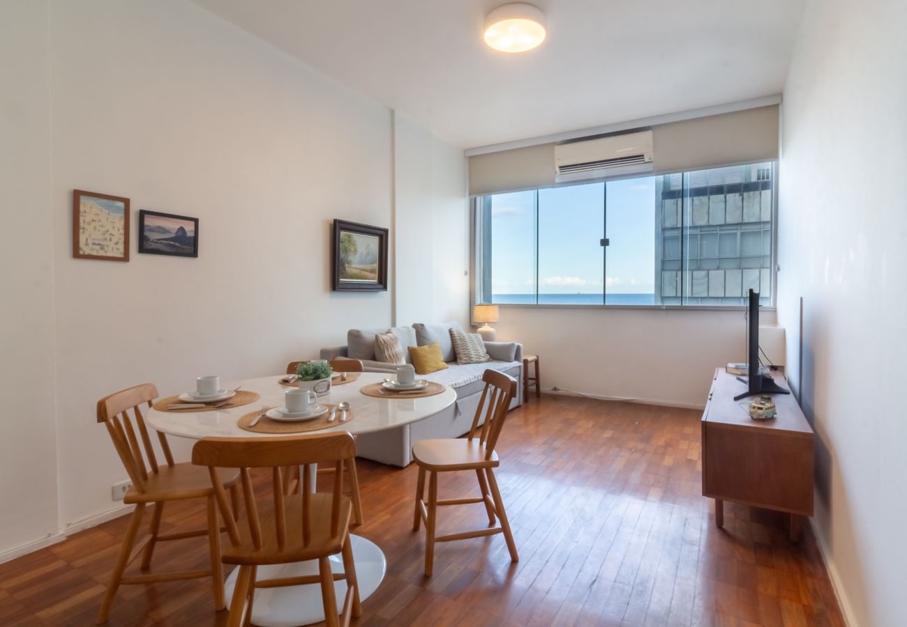 Apartment in Rio de Janeiro - 3 minutes from Leme beach | GS1102 