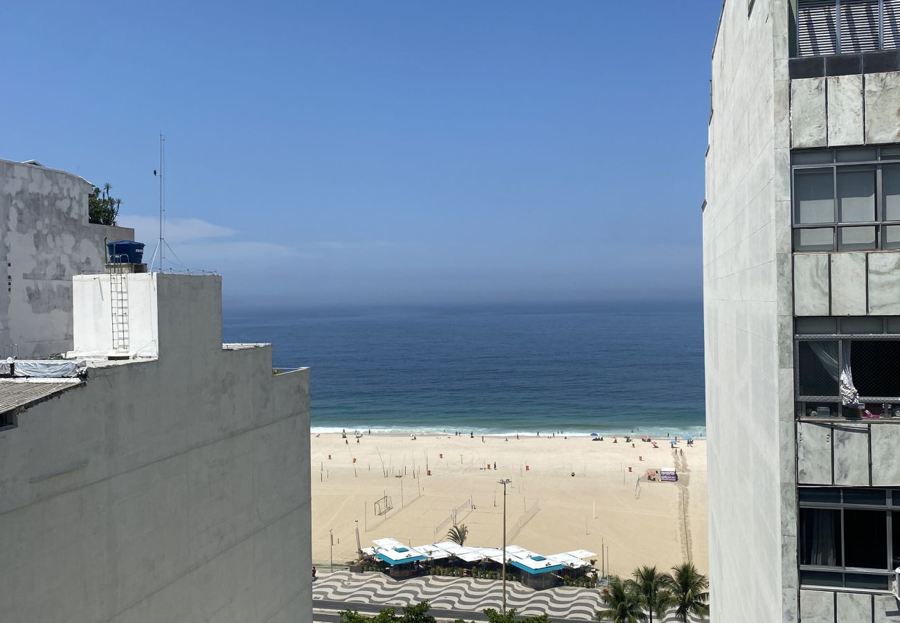 Apartment in Rio de Janeiro - 3 minutes from Leme beach | GS1102 