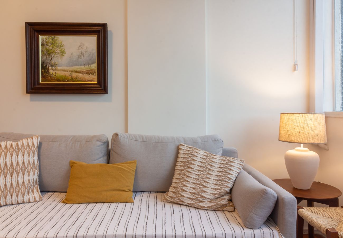 Apartment in Rio de Janeiro - 3 minutes from Leme beach | GS1102 