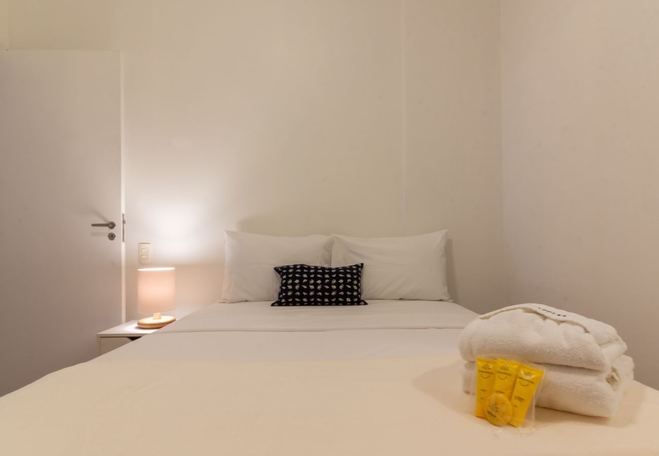 Apartment in Rio de Janeiro - 3 minutes from Leme beach | GS1102 