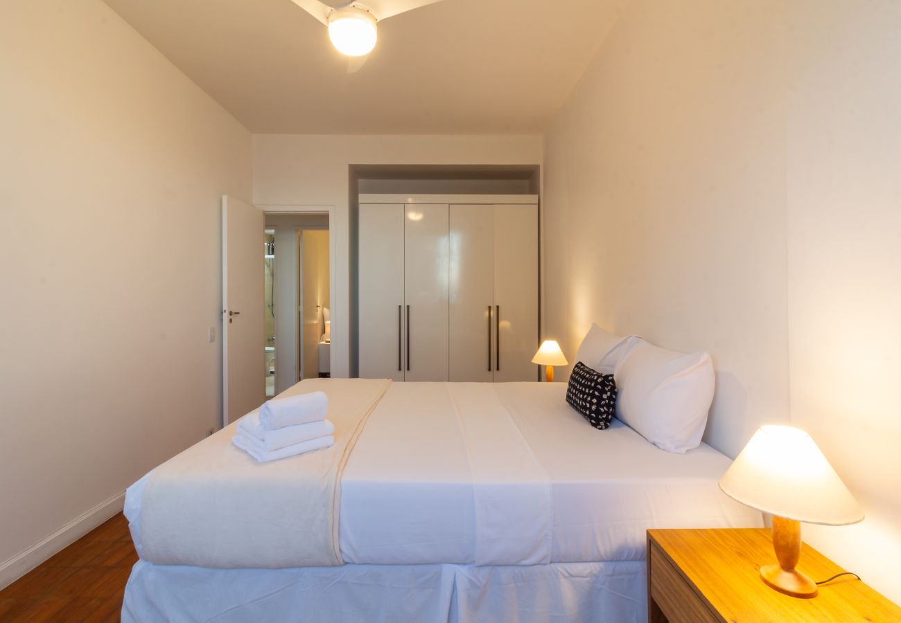 Apartment in Rio de Janeiro - 3 minutes from Leme beach | GS1102 