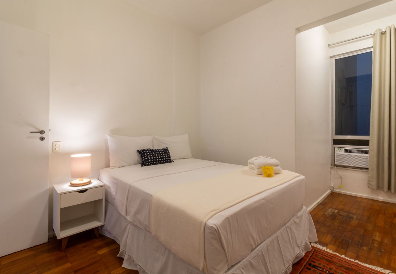 Apartment in Rio de Janeiro - 3 minutes from Leme beach | GS1102 