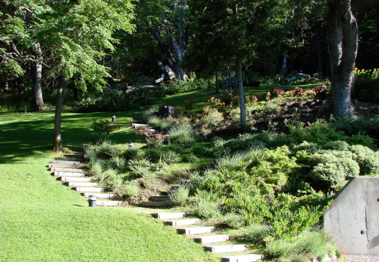 House in San Carlos de Bariloche - ARE63 SPECTACULAR HOUSE WITH LAKE VIEW IN ARELAUQUEN