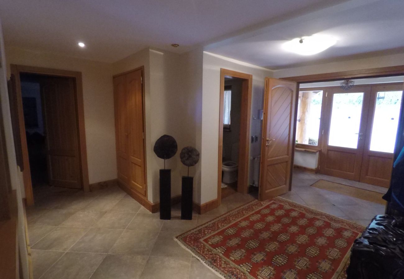House in San Carlos de Bariloche - ARE63 SPECTACULAR HOUSE WITH LAKE VIEW IN ARELAUQUEN
