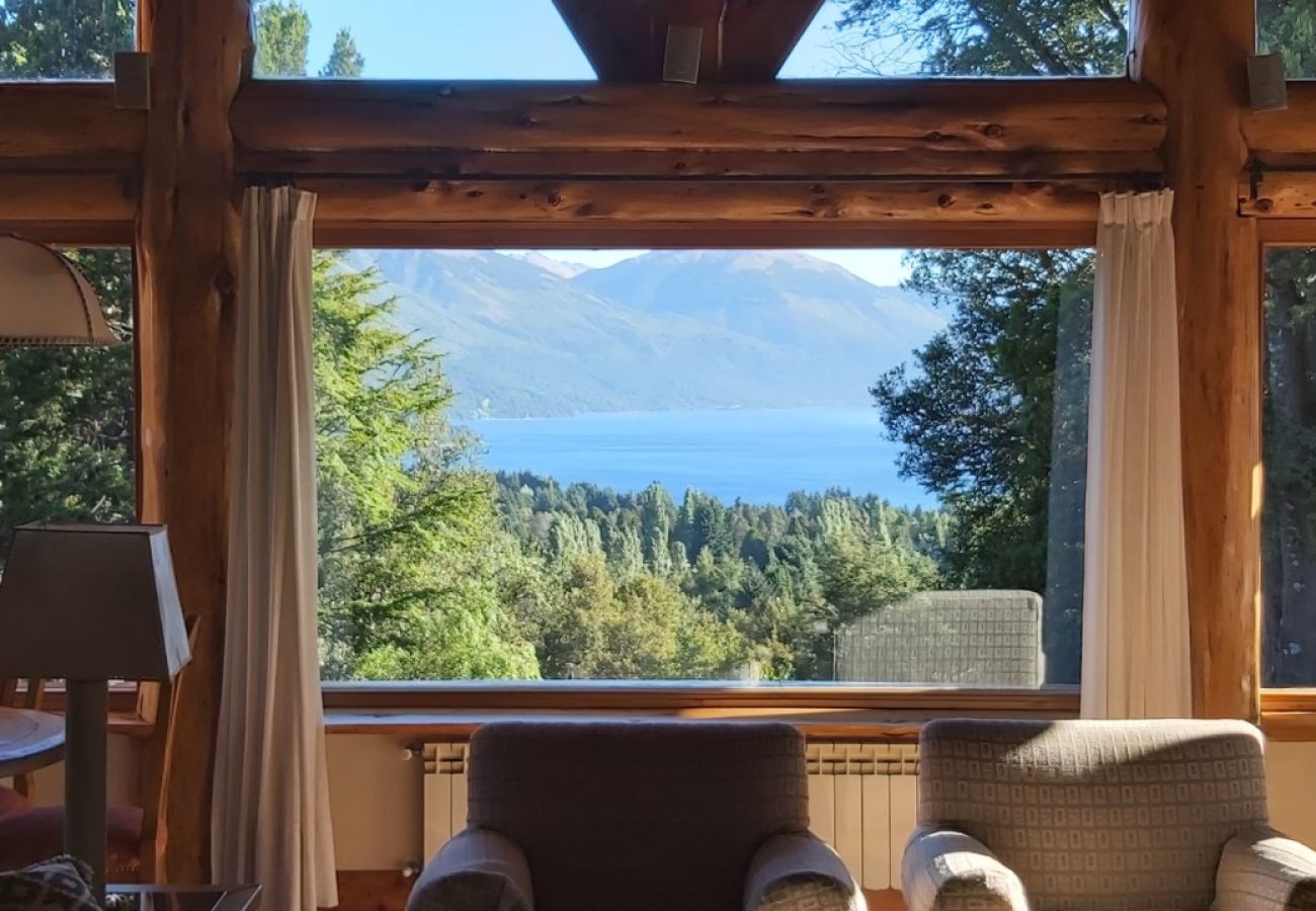 House in San Carlos de Bariloche - ARE63 SPECTACULAR HOUSE WITH LAKE VIEW IN ARELAUQUEN