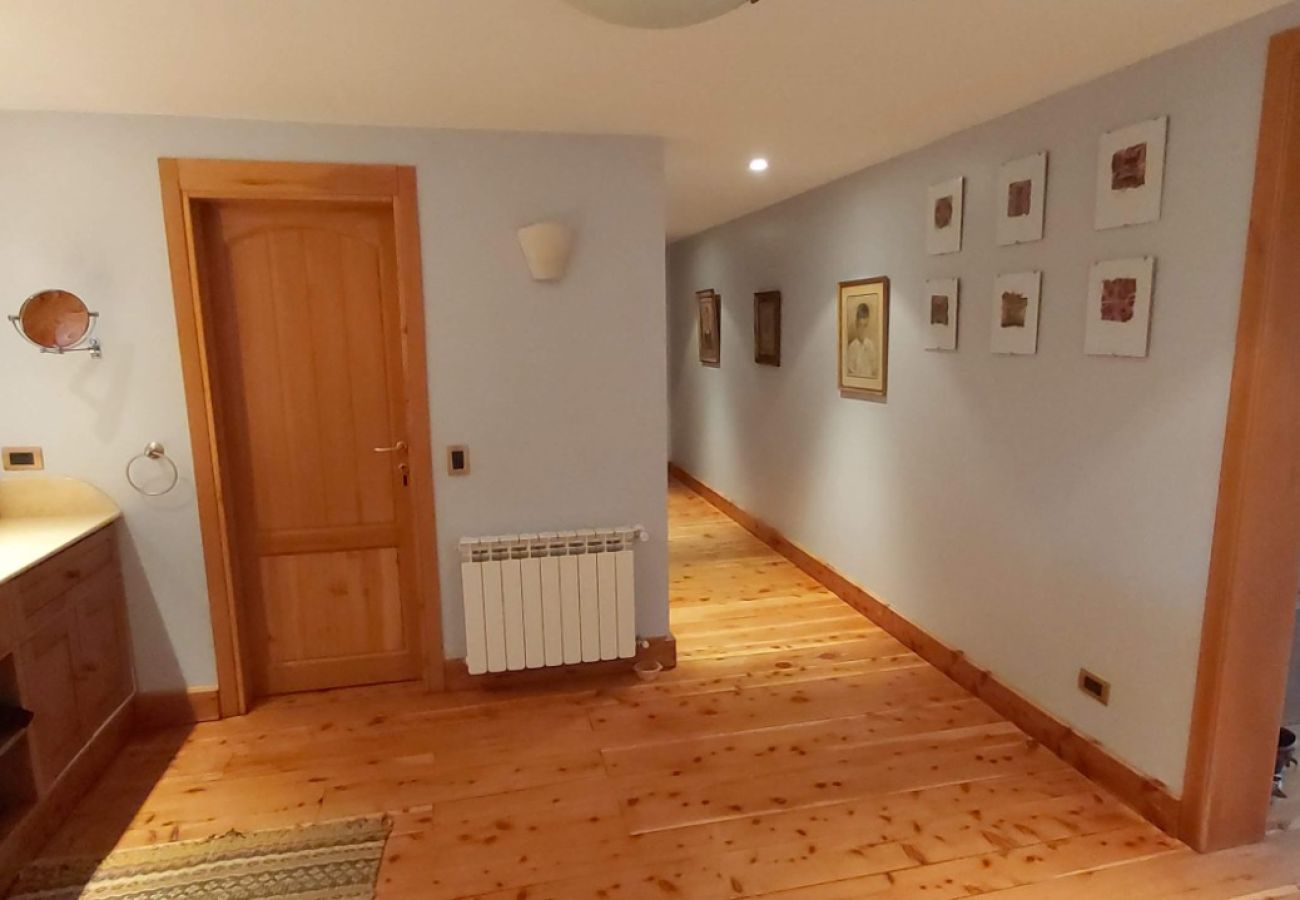 House in San Carlos de Bariloche - ARE63 SPECTACULAR HOUSE WITH LAKE VIEW IN ARELAUQUEN