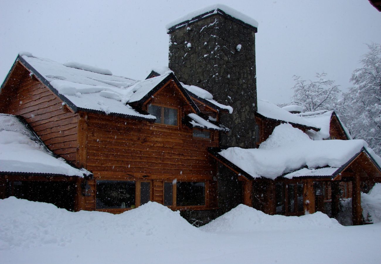 House in San Carlos de Bariloche - ARE63 SPECTACULAR HOUSE WITH LAKE VIEW IN ARELAUQUEN