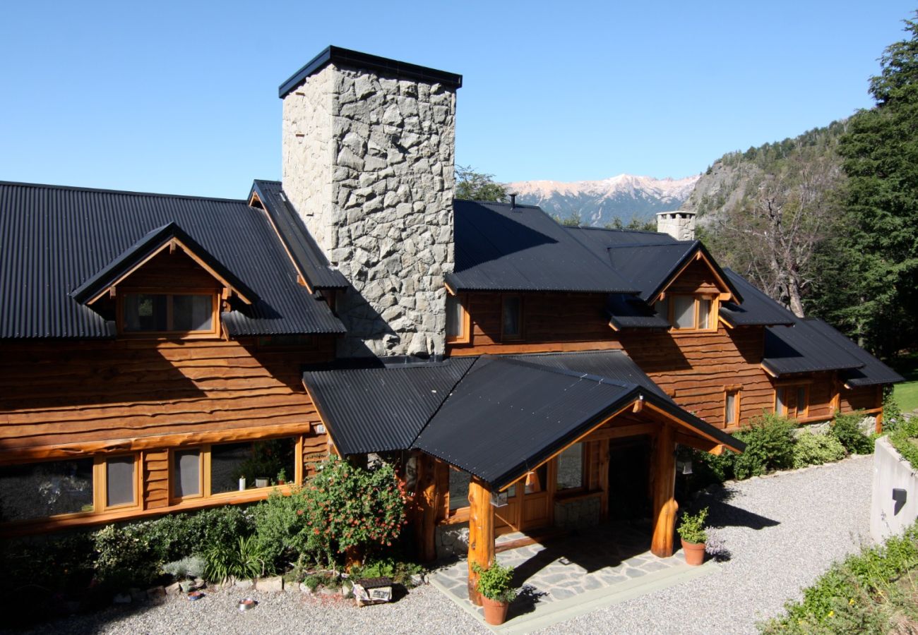 House in San Carlos de Bariloche - ARE63 SPECTACULAR HOUSE WITH LAKE VIEW IN ARELAUQUEN