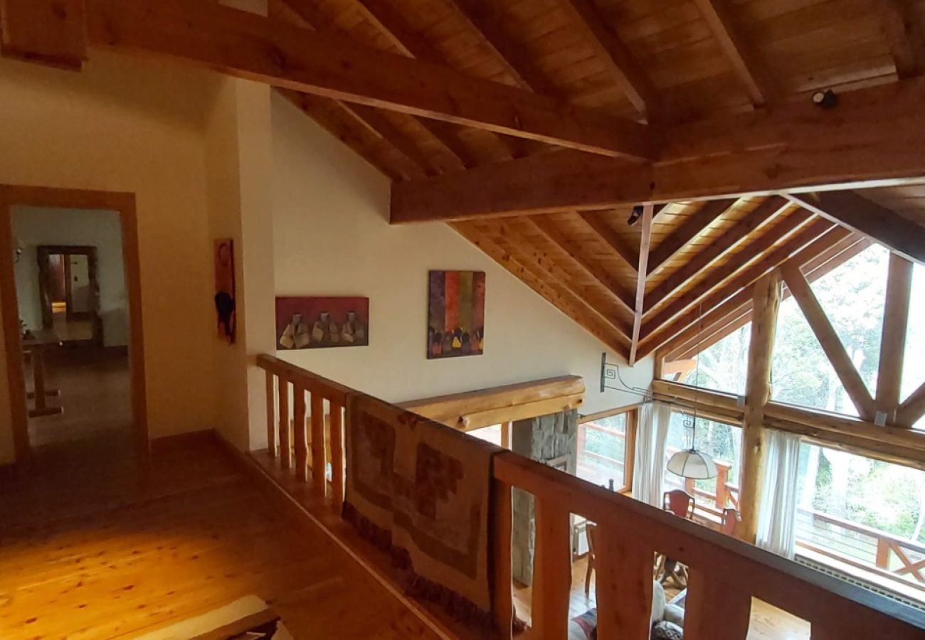 House in San Carlos de Bariloche - ARE63 SPECTACULAR HOUSE WITH LAKE VIEW IN ARELAUQUEN