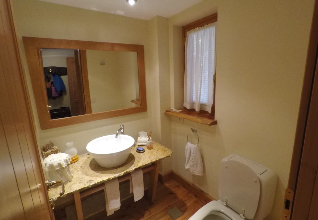 House in San Carlos de Bariloche - ARE63 SPECTACULAR HOUSE WITH LAKE VIEW IN ARELAUQUEN