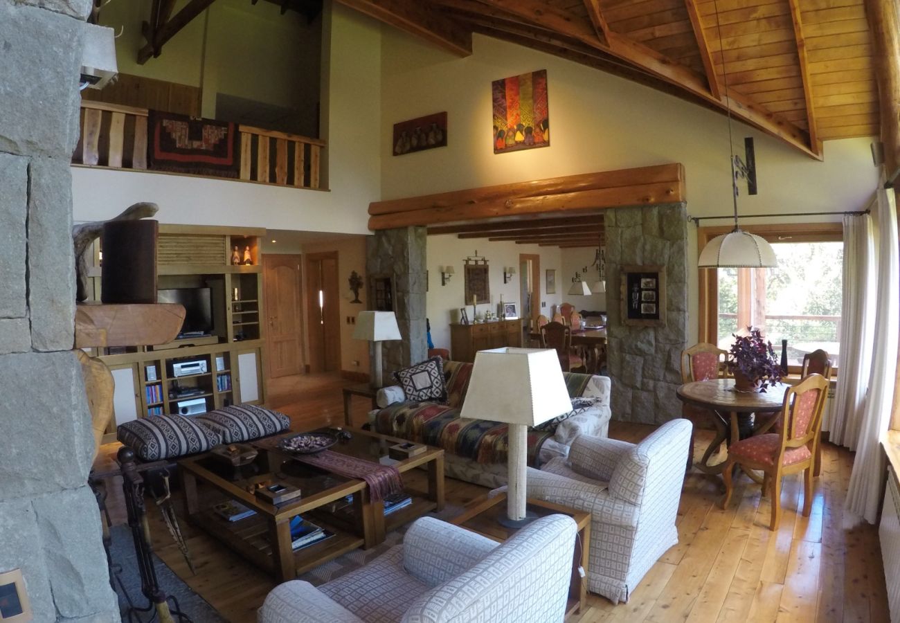 House in San Carlos de Bariloche - ARE63 SPECTACULAR HOUSE WITH LAKE VIEW IN ARELAUQUEN