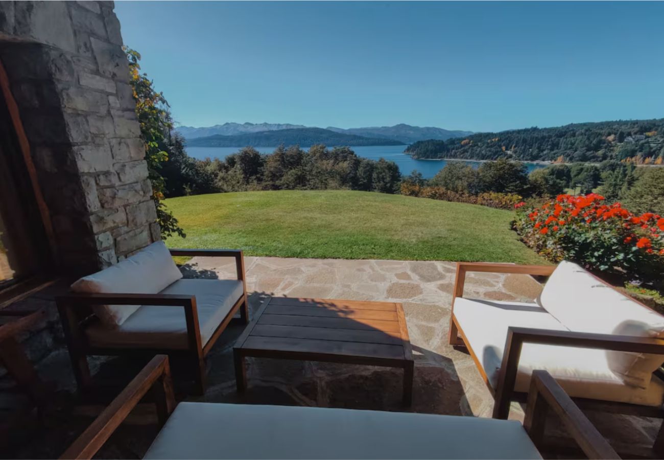 House in San Carlos de Bariloche - Beautiful house in Llao Llao Bariloche for 12 guests