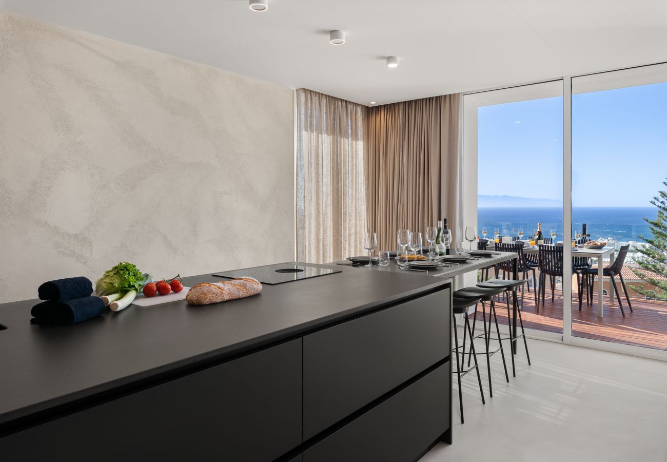 Villa in Adeje - Golden Horizon Retreat