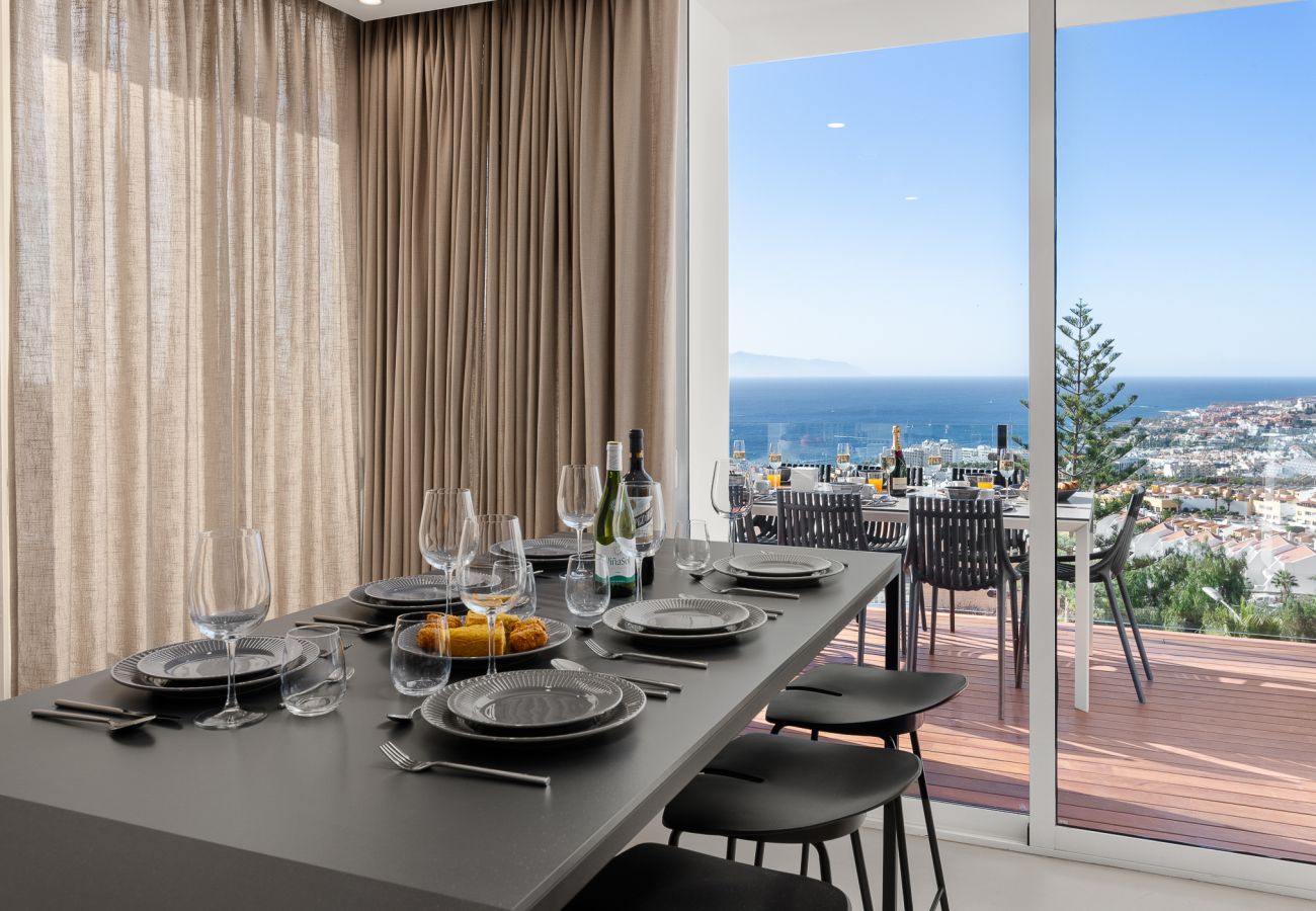 Villa in Adeje - Golden Horizon Retreat