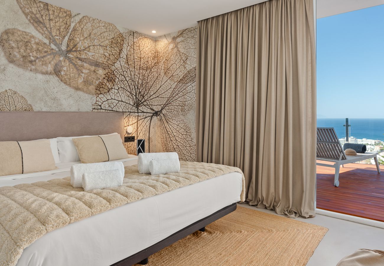 Villa in Adeje - Golden Horizon Retreat