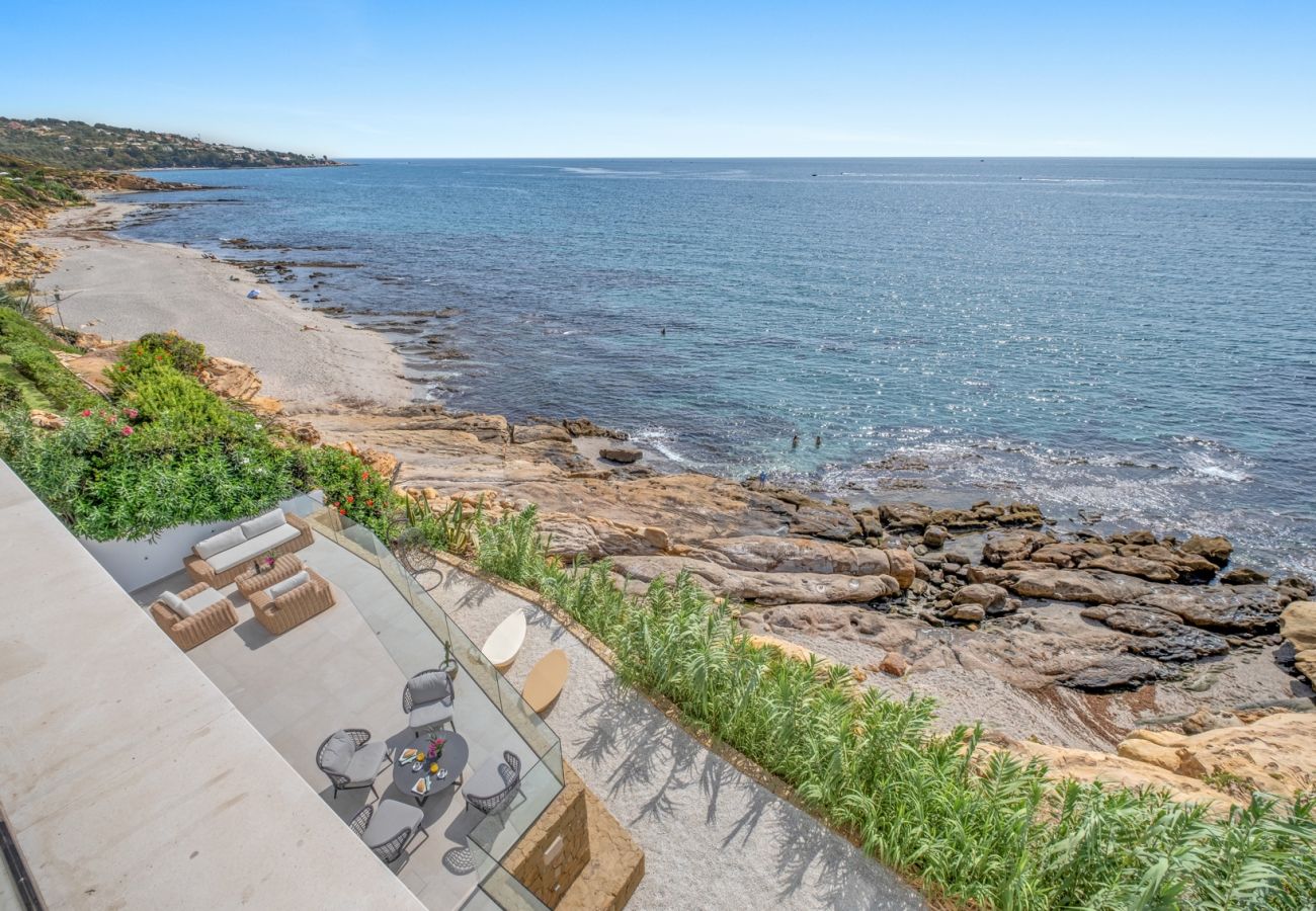 Villa in Torreguadiaro - The Ivory Escape