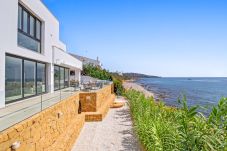 Villa in Torreguadiaro - The Ivory Escape