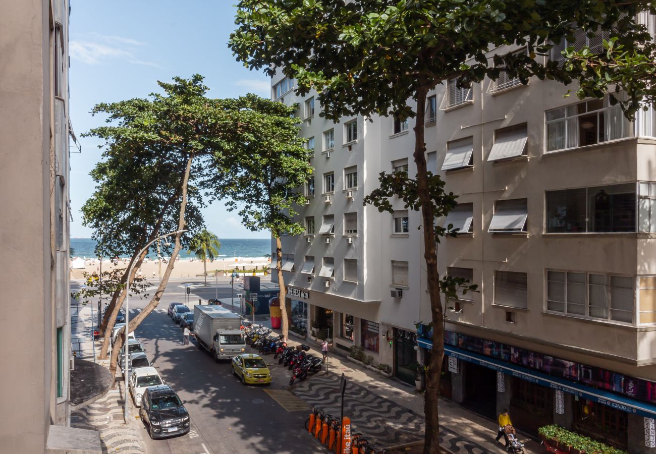Apartment in Rio de Janeiro - 2 minutes from Copacabana Beach | D302