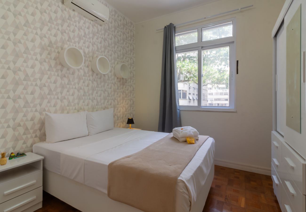 Apartment in Rio de Janeiro - 2 minutes from Copacabana Beach | D302