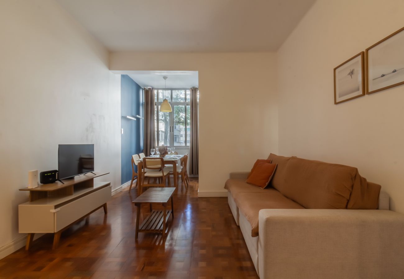 Apartment in Rio de Janeiro - 2 minutes from Copacabana Beach | D302