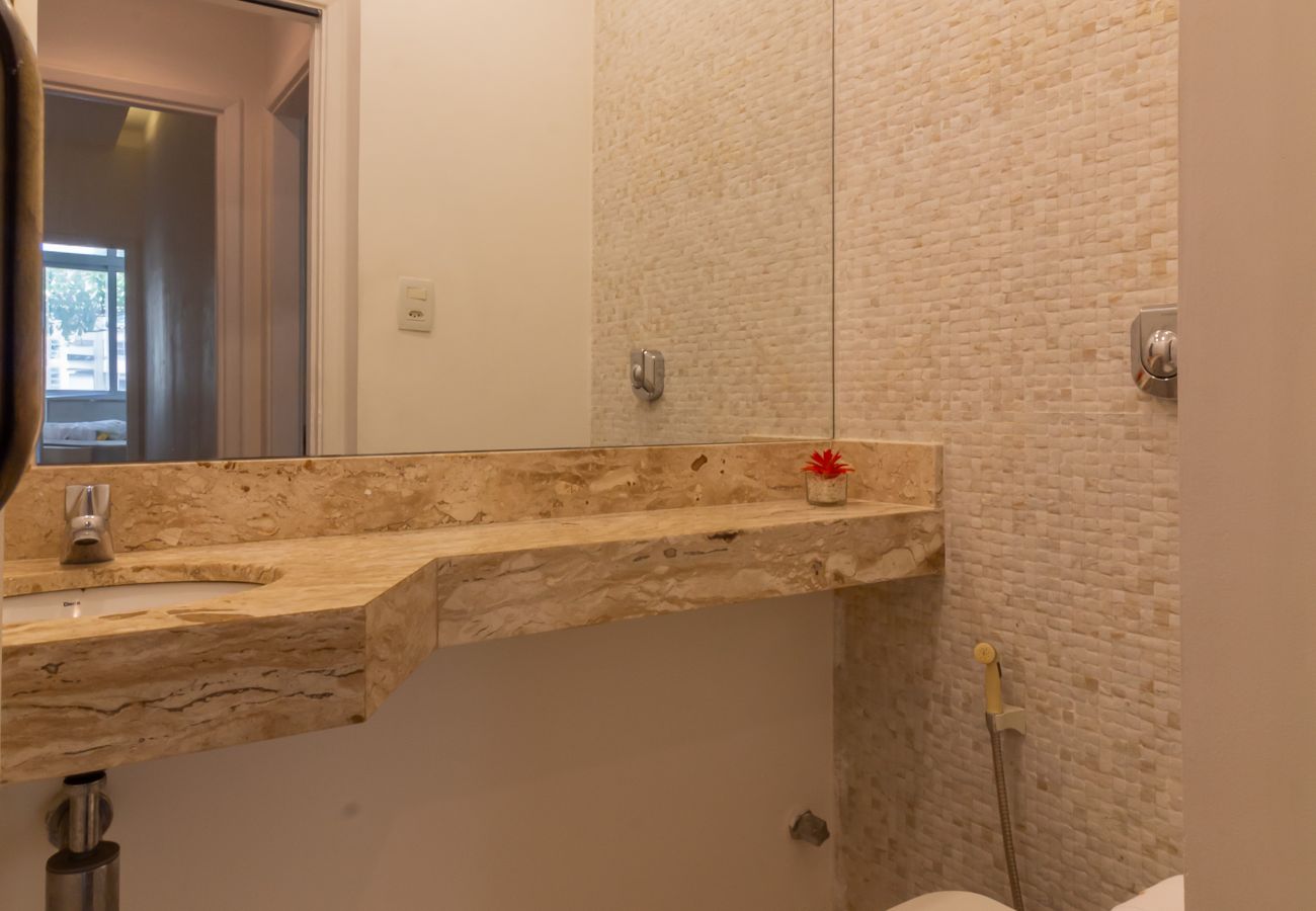 Apartment in Rio de Janeiro - 2 minutes from Copacabana Beach | D302