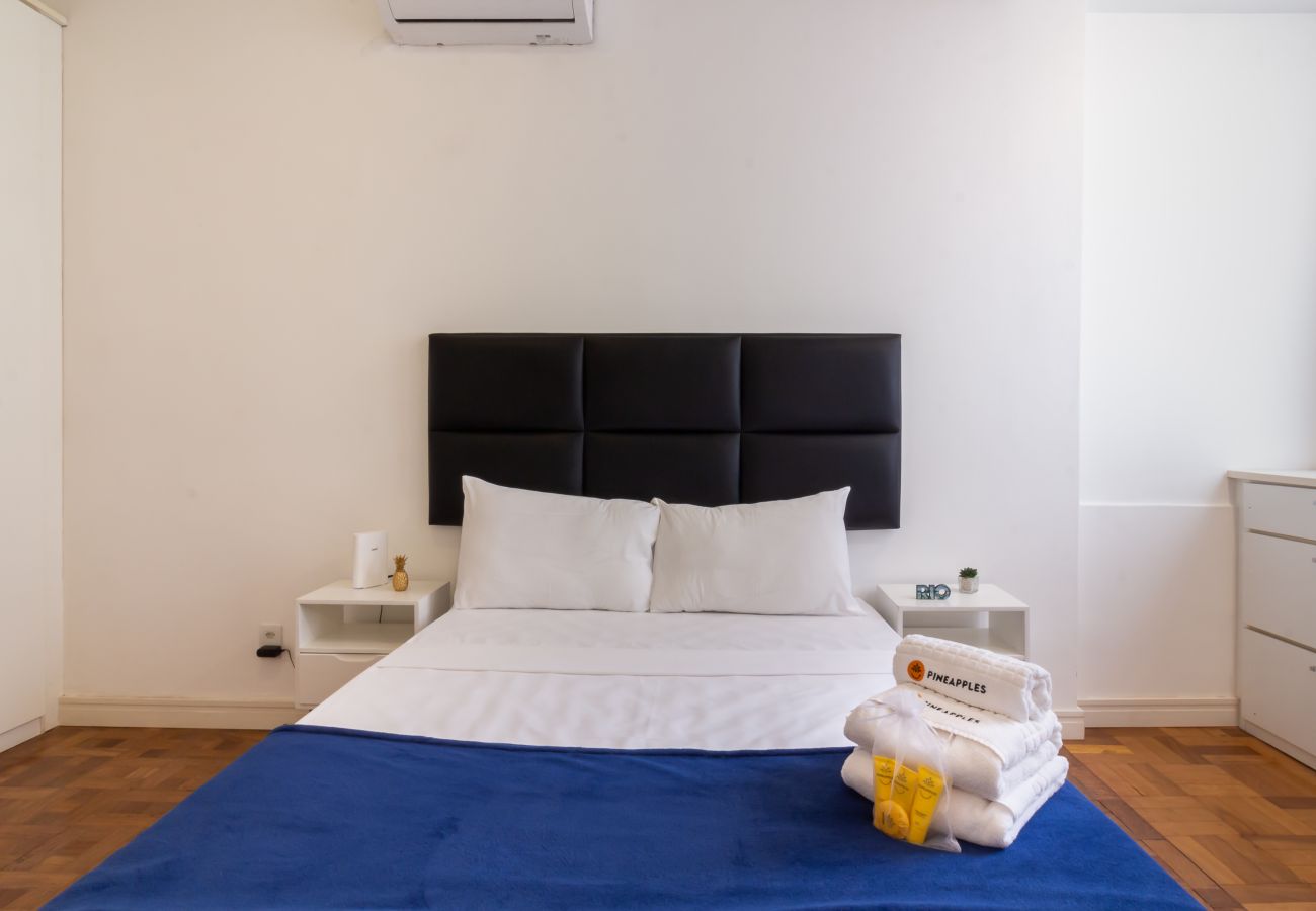 Apartment in Rio de Janeiro - 2 minutes from Copacabana Beach | D302