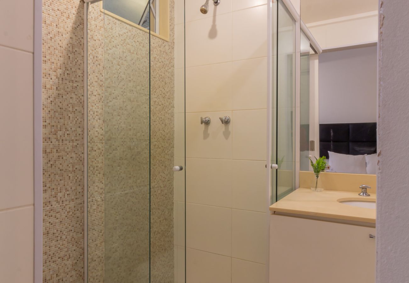 Apartment in Rio de Janeiro - 2 minutes from Copacabana Beach | D302