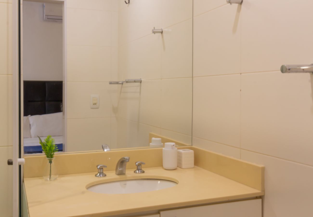 Apartment in Rio de Janeiro - 2 minutes from Copacabana Beach | D302
