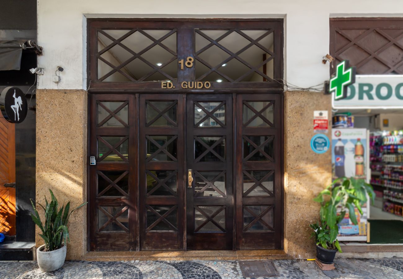 Apartment in Rio de Janeiro - 2 minutes from Copacabana Beach | D302