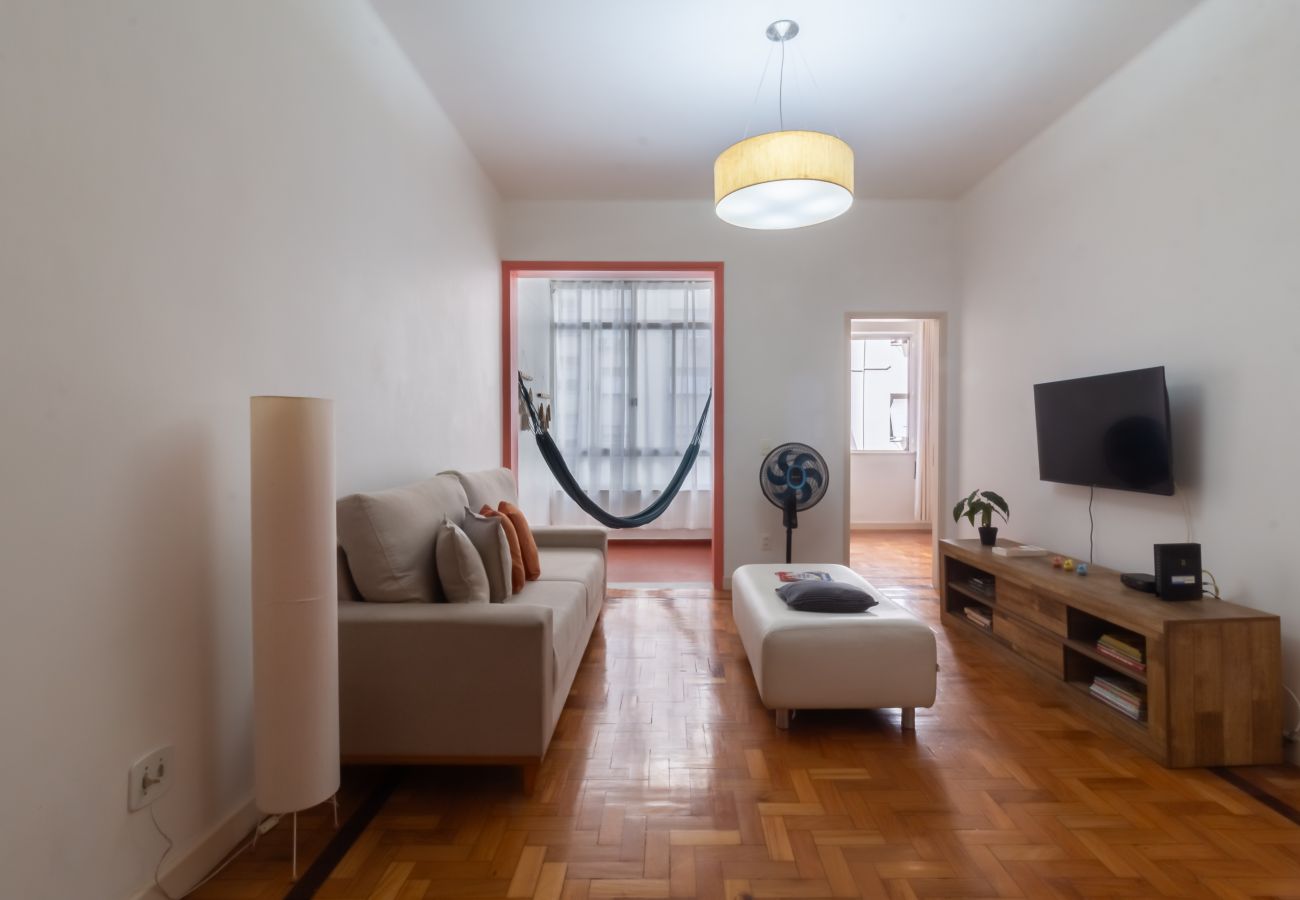 Apartment in Rio de Janeiro - 7 minutes from Copacabana Beach | BR402