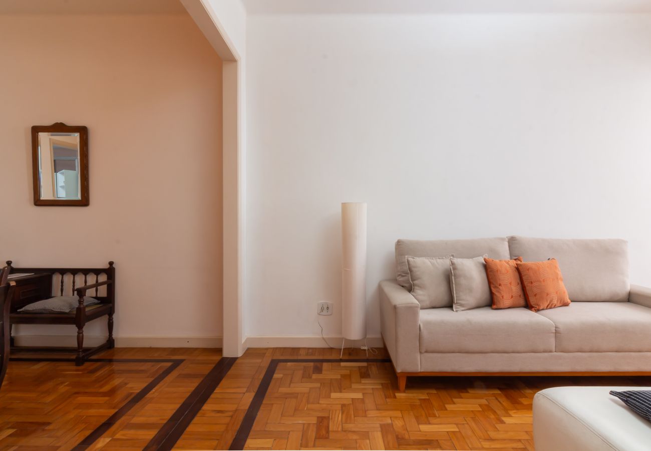 Apartment in Rio de Janeiro - 7 minutes from Copacabana Beach | BR402