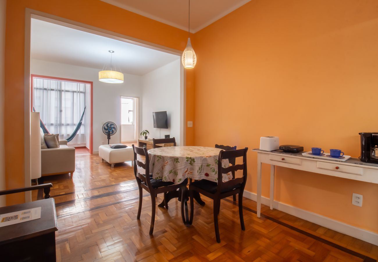 Apartment in Rio de Janeiro - 7 minutes from Copacabana Beach | BR402