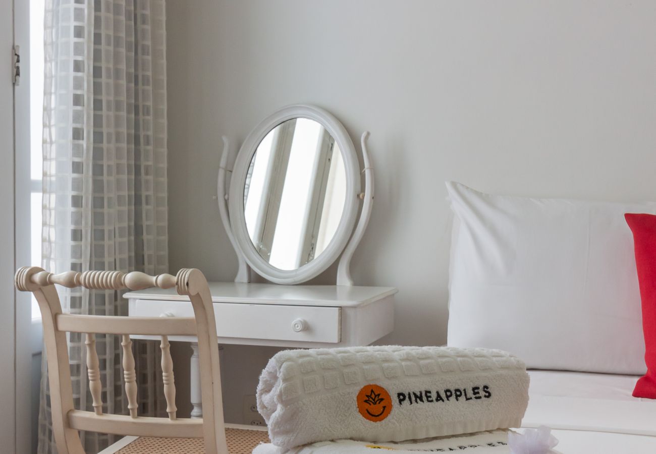 Apartment in Rio de Janeiro - 7 minutes from Copacabana Beach | BR402