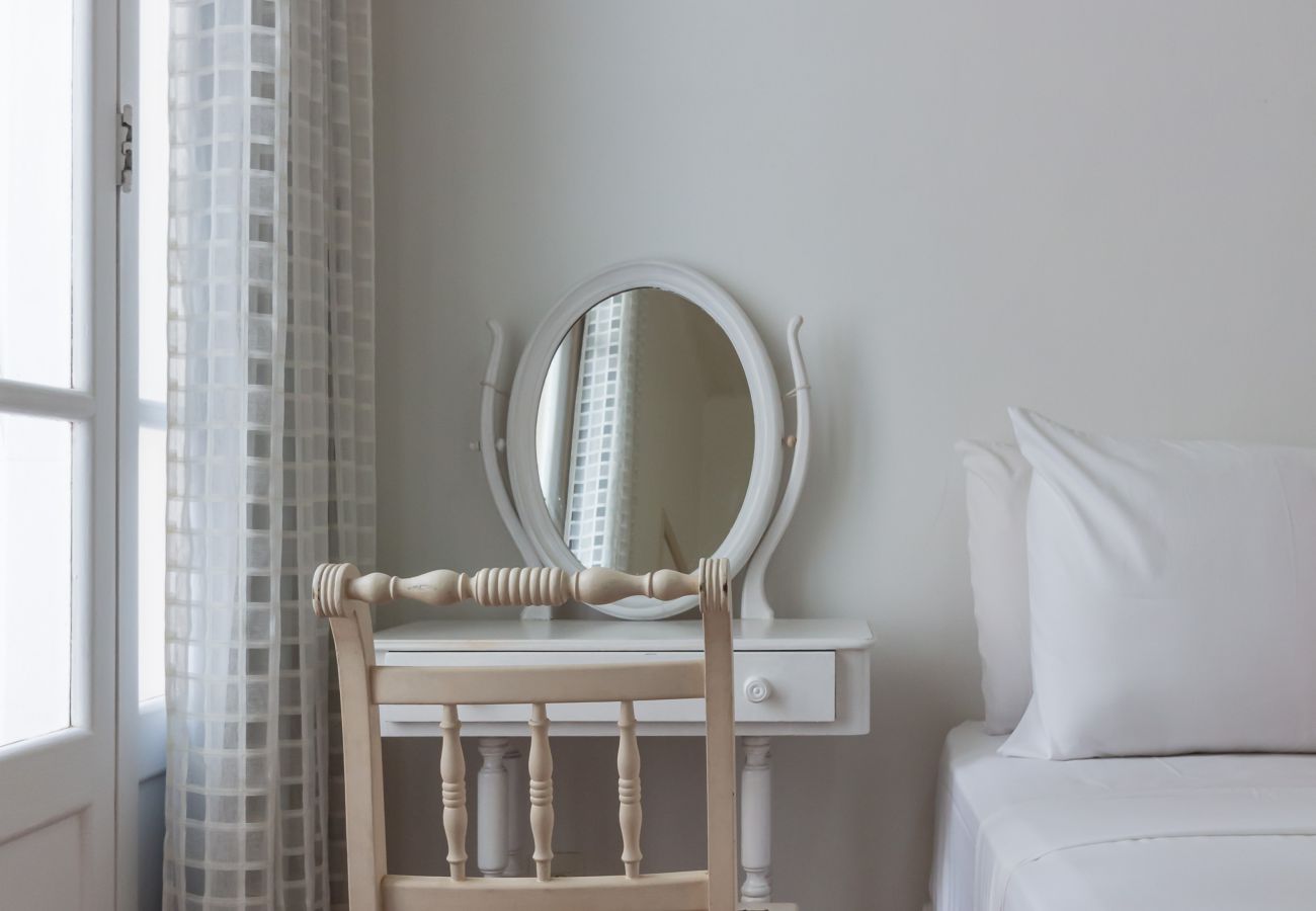 Apartment in Rio de Janeiro - 7 minutes from Copacabana Beach | BR402