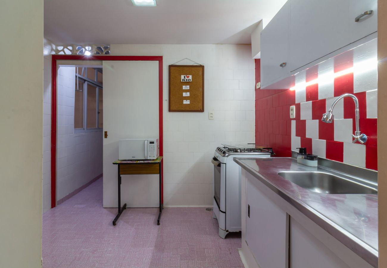 Apartment in Rio de Janeiro - 7 minutes from Copacabana Beach | BR402