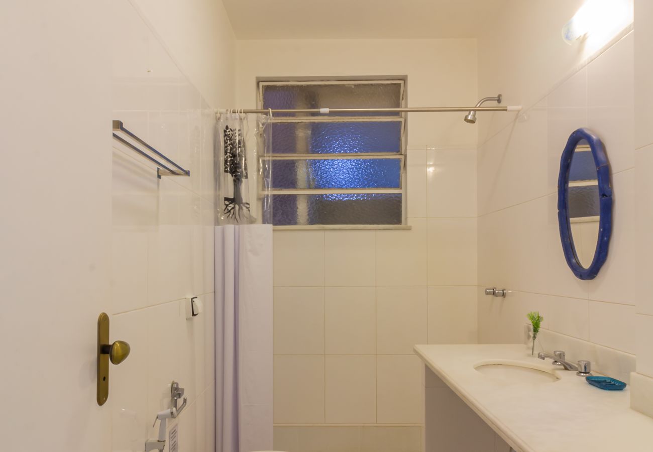 Apartment in Rio de Janeiro - 7 minutes from Copacabana Beach | BR402