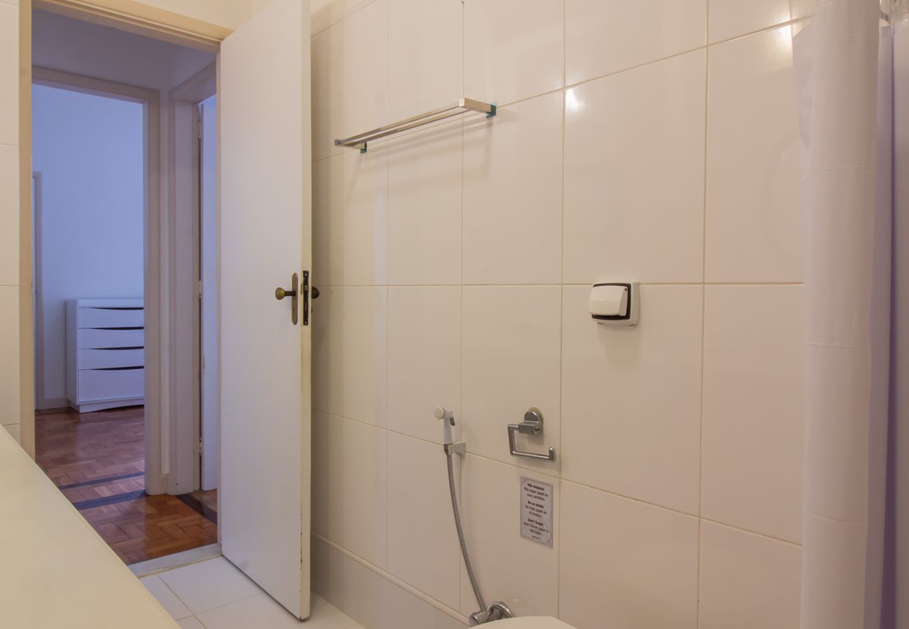 Apartment in Rio de Janeiro - 7 minutes from Copacabana Beach | BR402