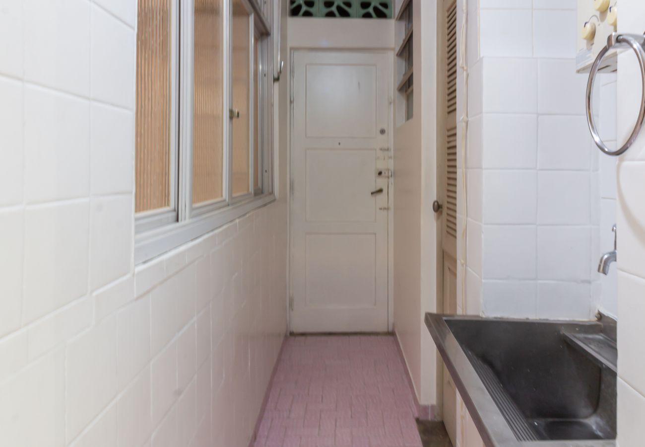 Apartment in Rio de Janeiro - 7 minutes from Copacabana Beach | BR402