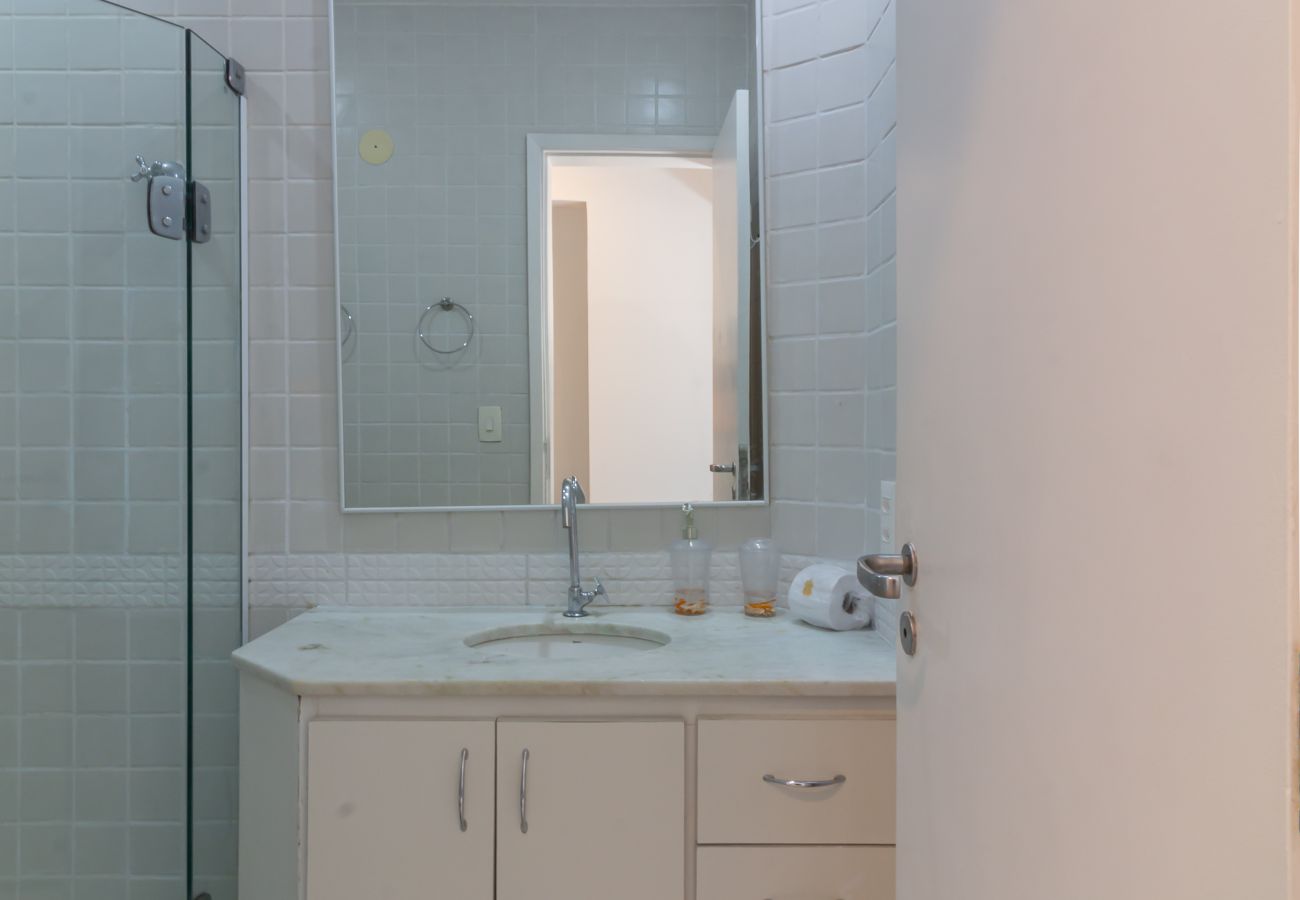 Apartment in Rio de Janeiro - 5 minutes from Copacabana beach | NSC906