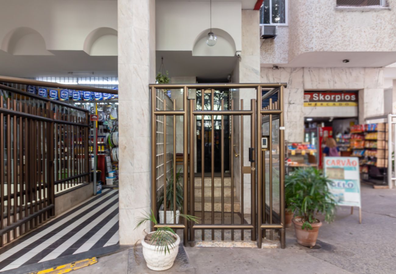 Apartment in Rio de Janeiro - Copacabana Refuge Near the Beach | I801