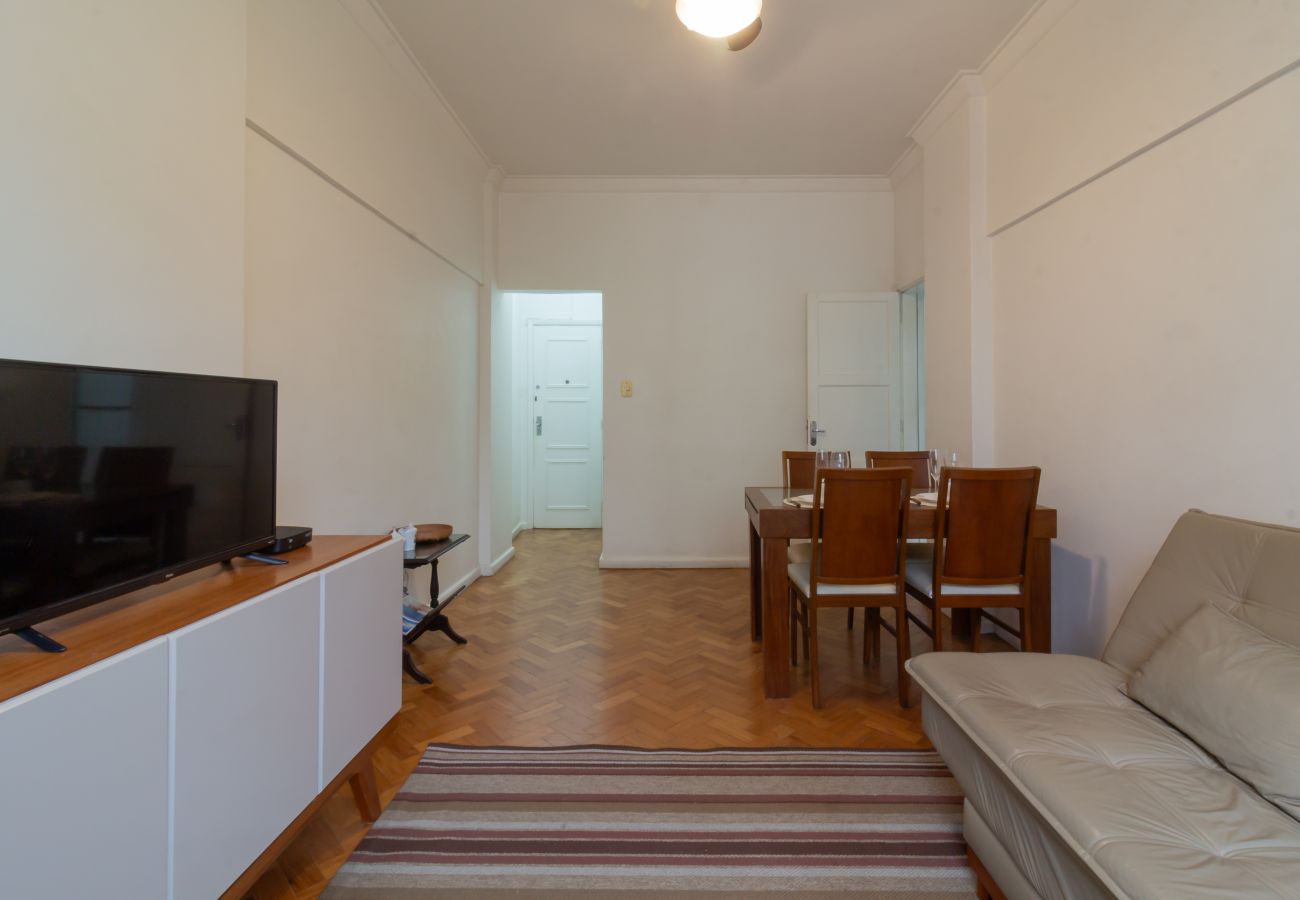 Apartment in Rio de Janeiro - 5 minutes from Copacabana beach | BI404