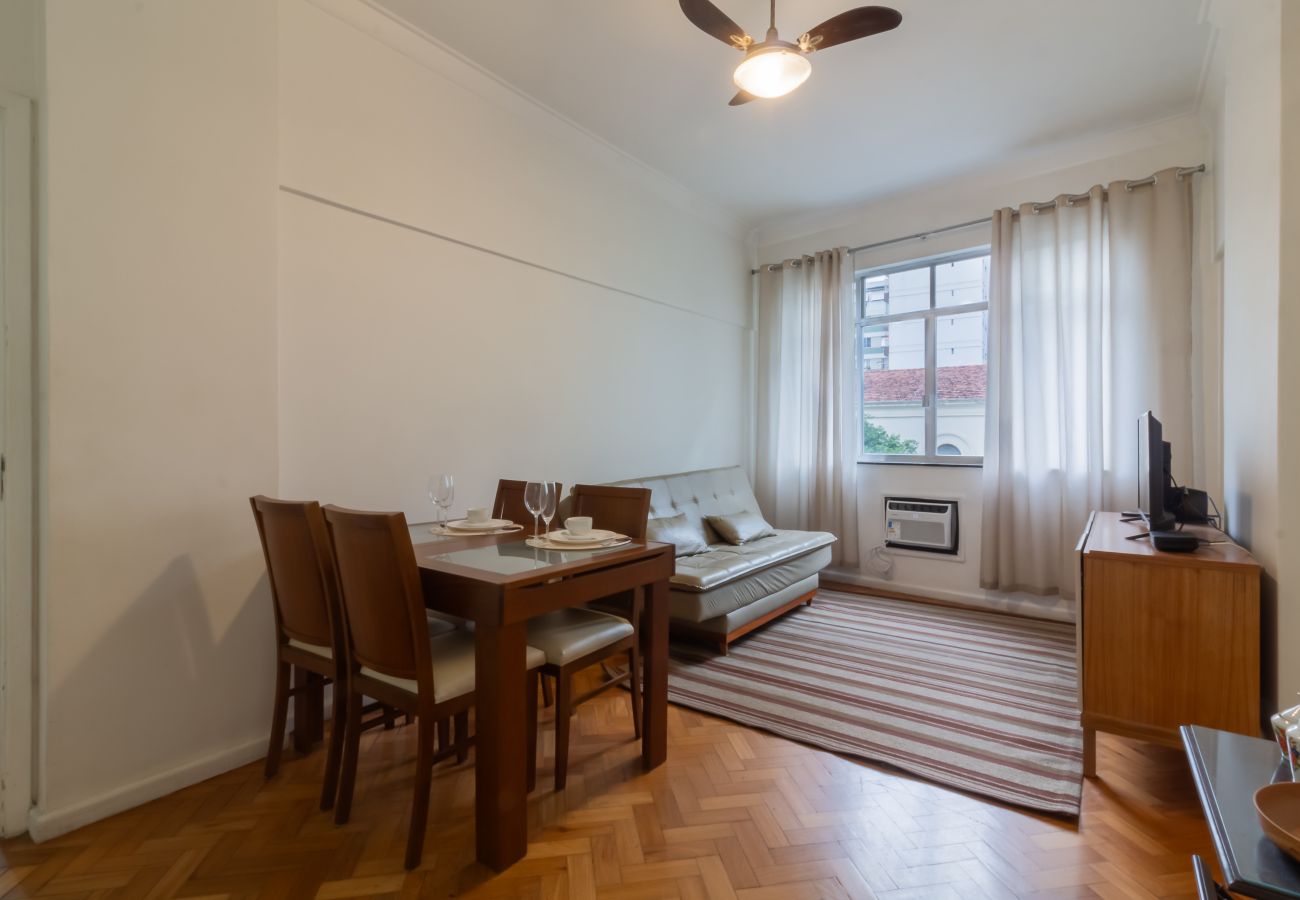 Apartment in Rio de Janeiro - 5 minutes from Copacabana beach | BI404