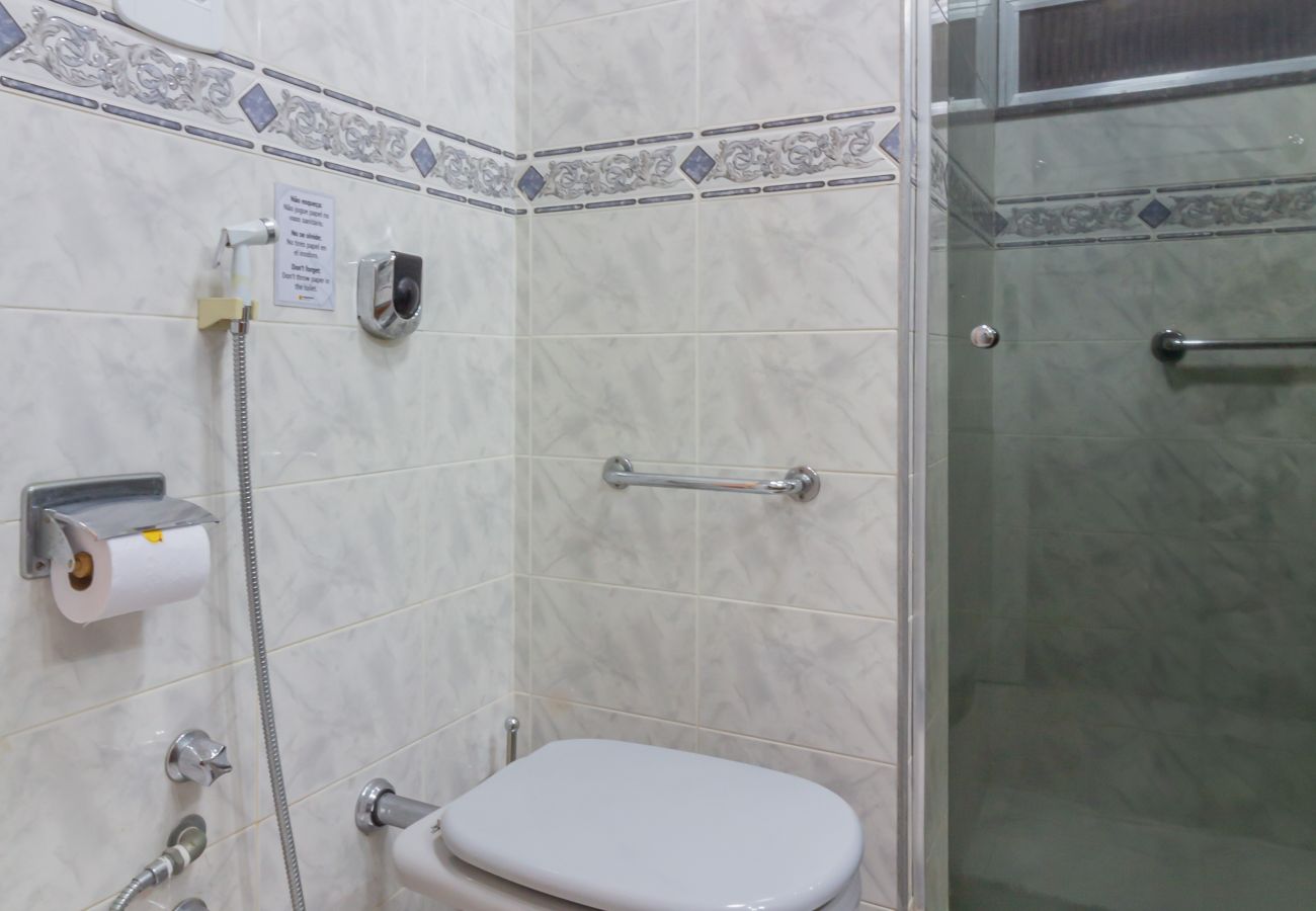 Apartment in Rio de Janeiro - 5 minutes from Copacabana beach | BI404