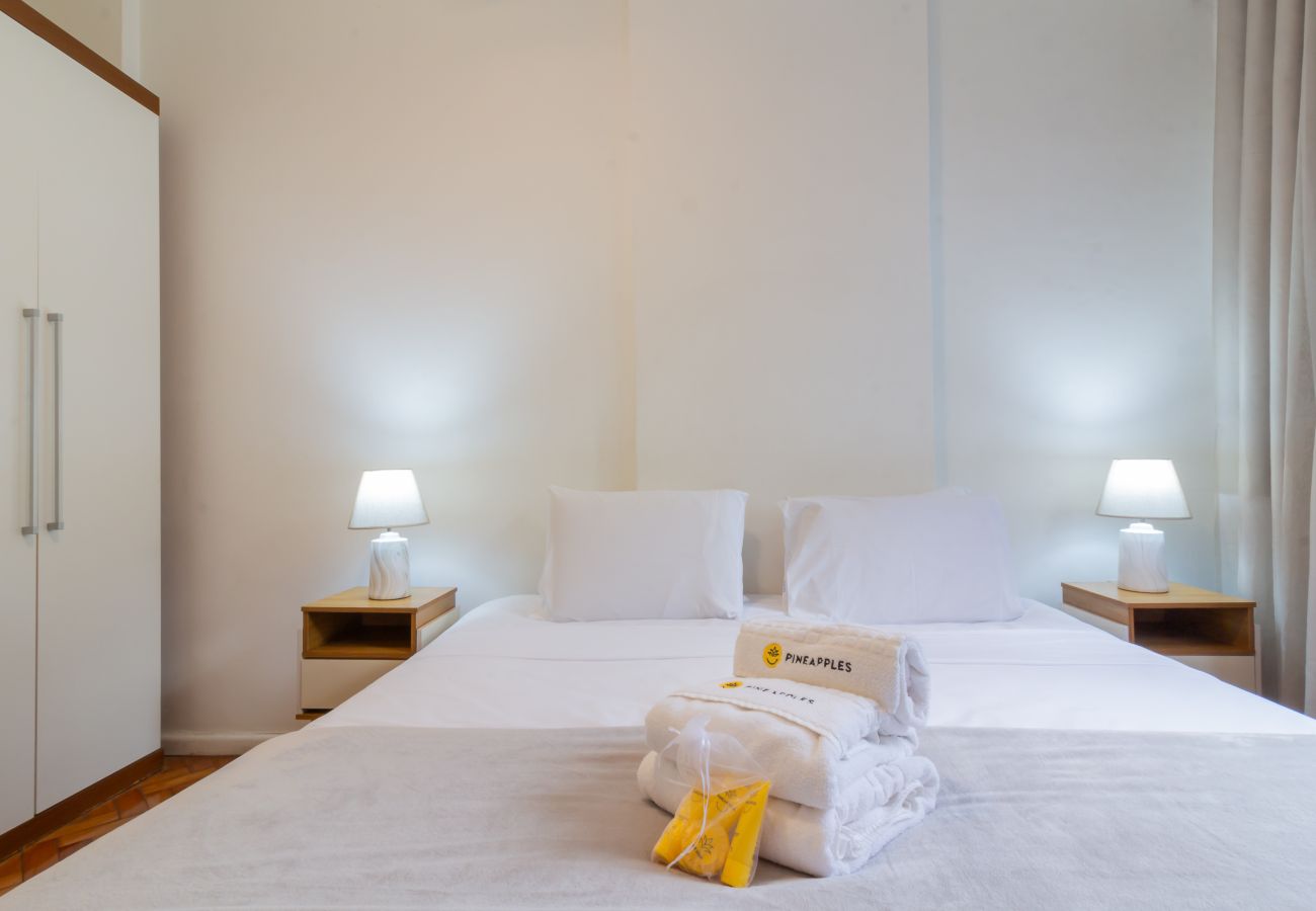 Apartment in Rio de Janeiro - 5 minutes from Copacabana beach | BI404