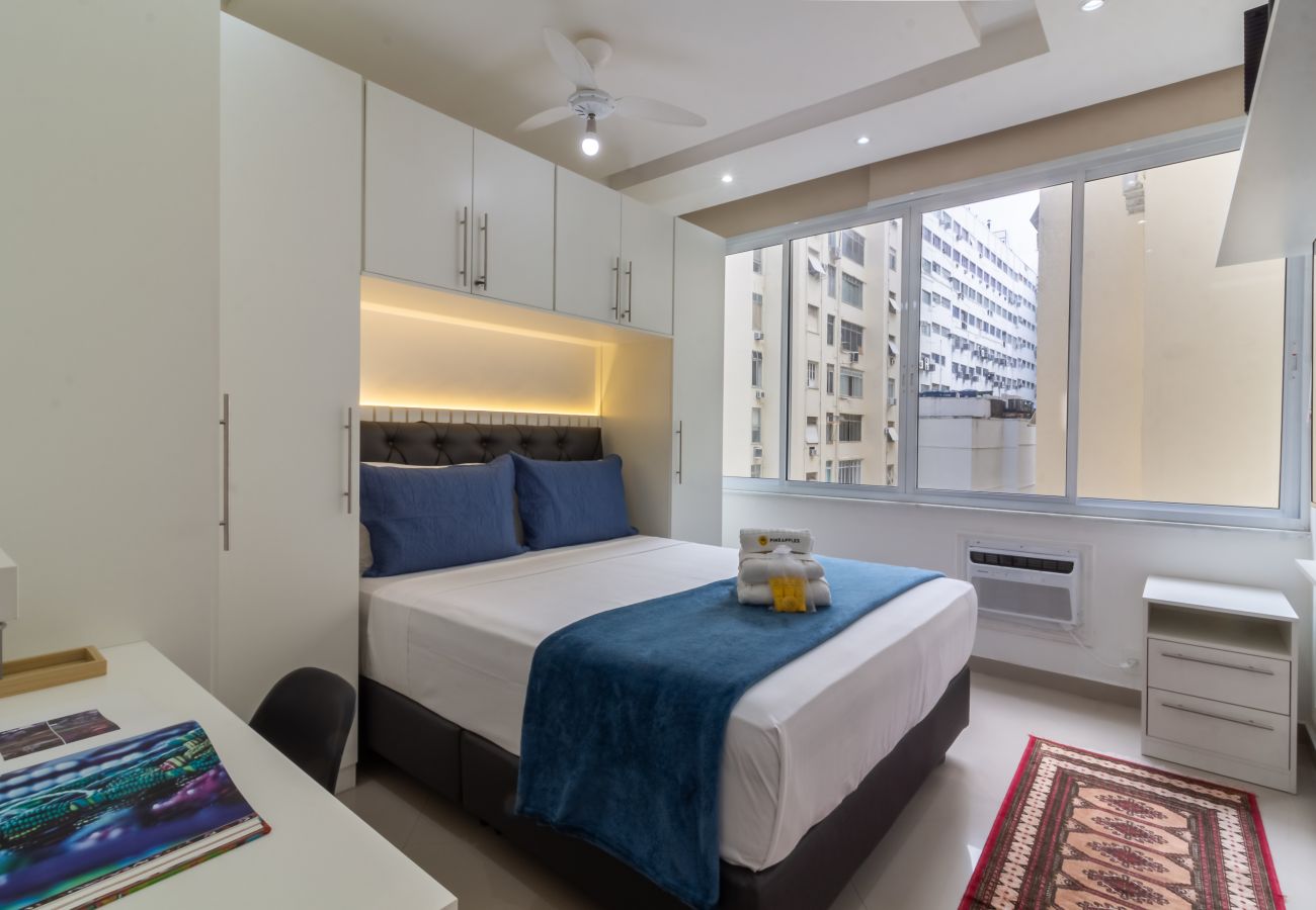 Apartment in Rio de Janeiro - Just a few steps from Copacabana Beach | PF512