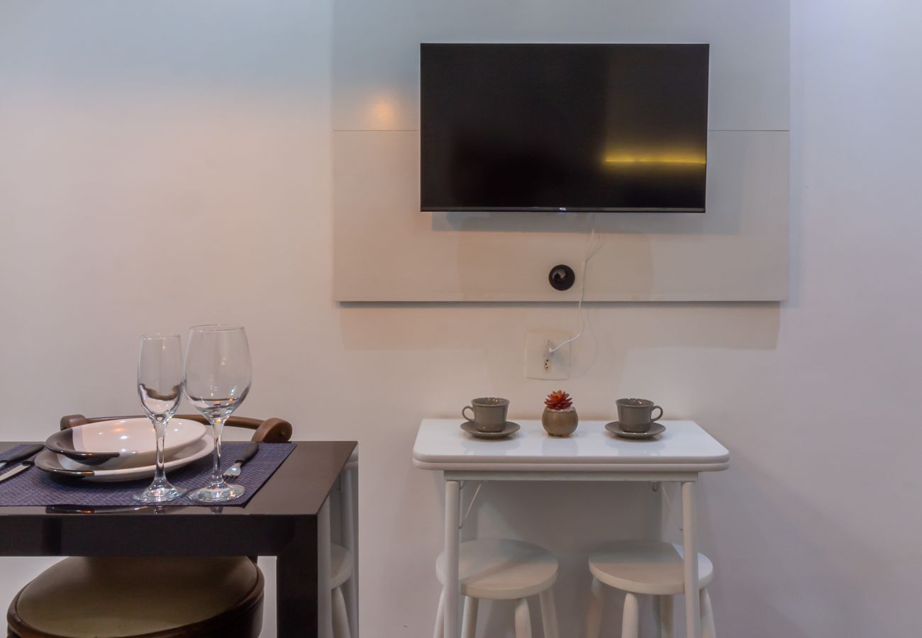 Apartment in Rio de Janeiro - Just a few steps from Copacabana Beach | PF512