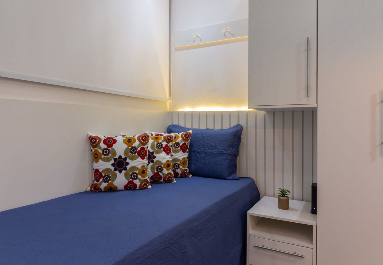 Apartment in Rio de Janeiro - Just a few steps from Copacabana Beach | PF512